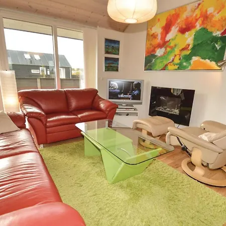 Three-bedroom Holiday In بيت للعطل *
