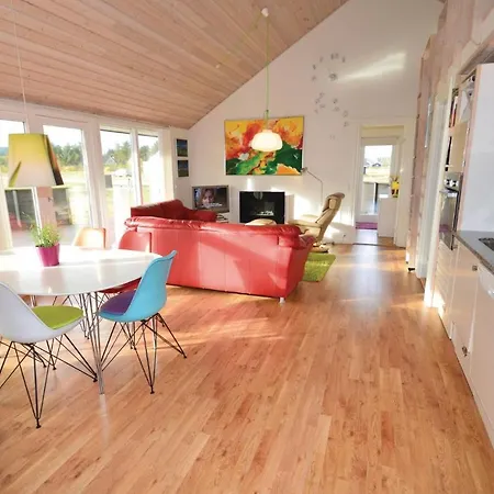 بيت للعطل Three-bedroom Holiday In *