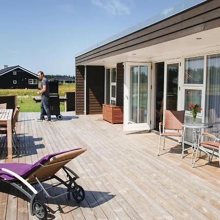 بيت للعطل Three-bedroom Holiday In